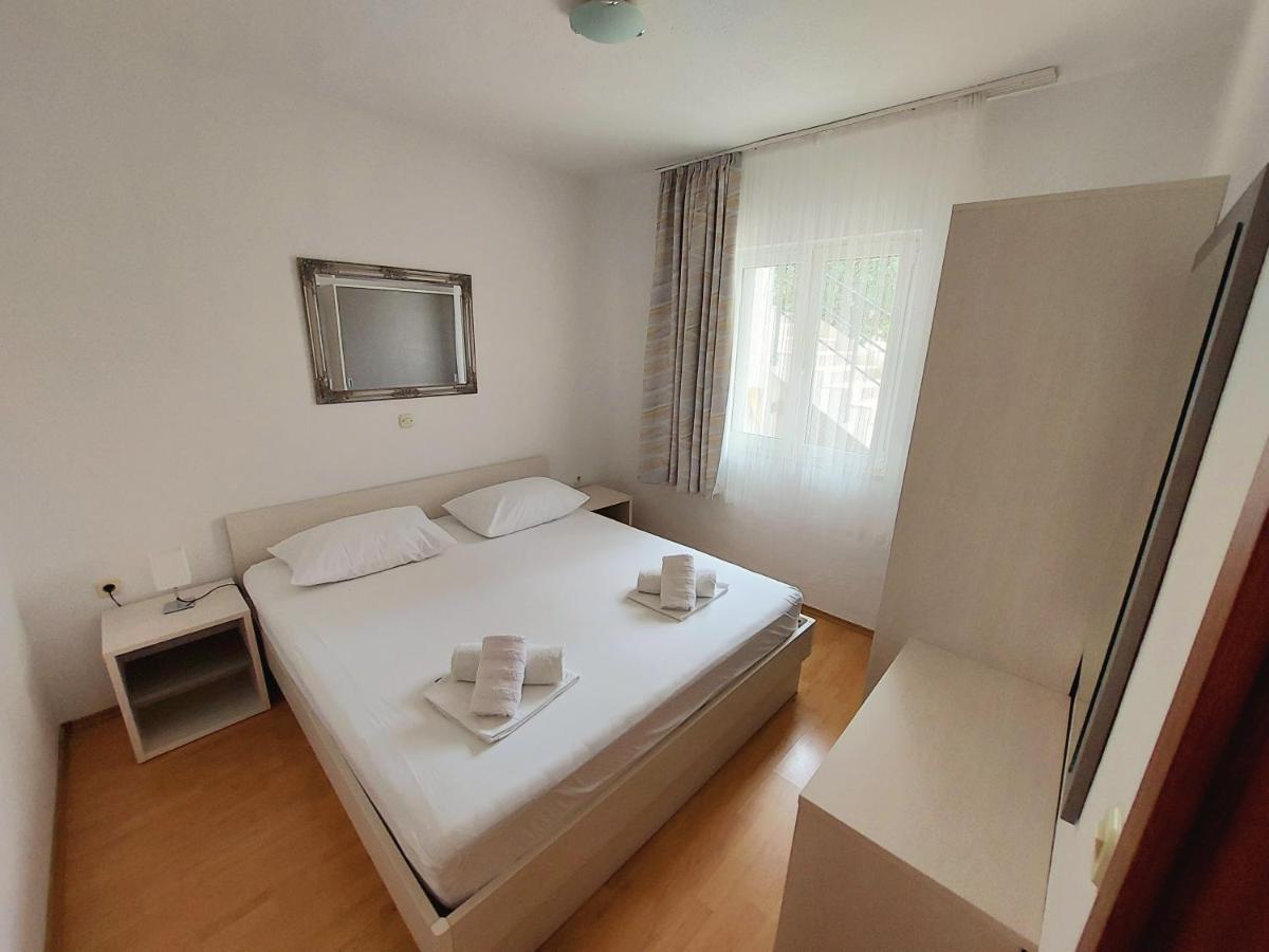 Apartment With Private Pool "Patricia" Makarska Exterior photo
